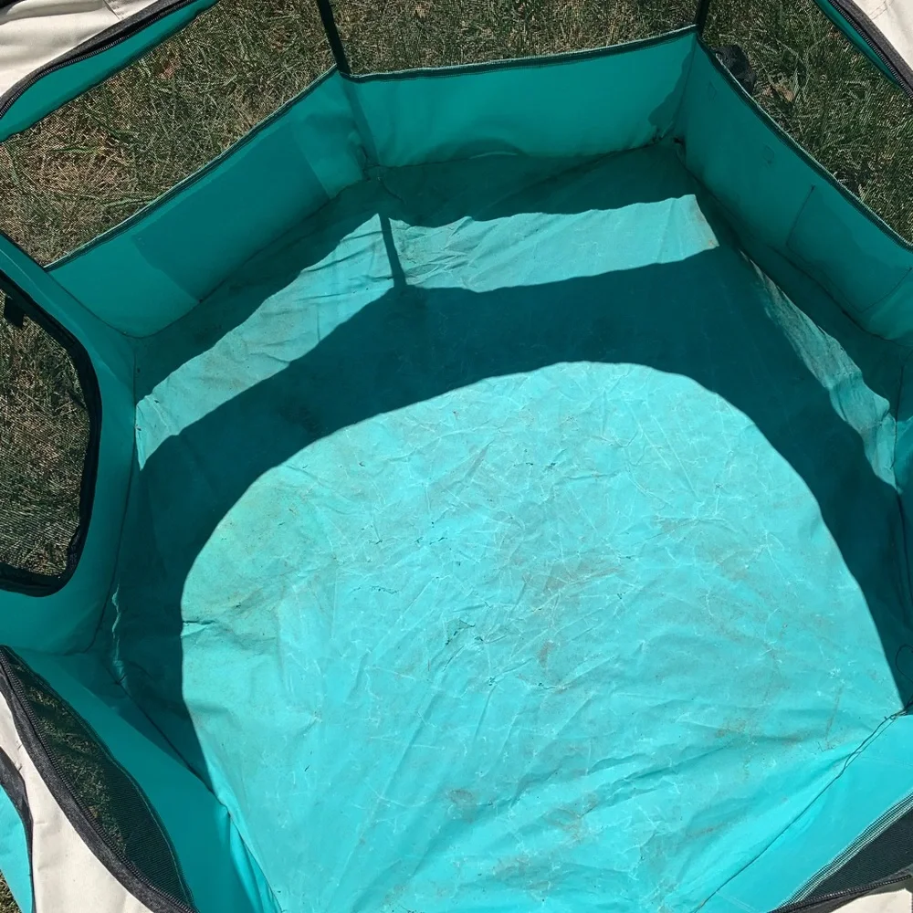 Used Aliparr animal safe zone with zipper top. It had some wear needs cleaned.